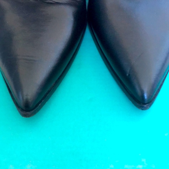 Donald J Pliner Italian leather chelsea boots with pointy toes. - Picture 5 of 9